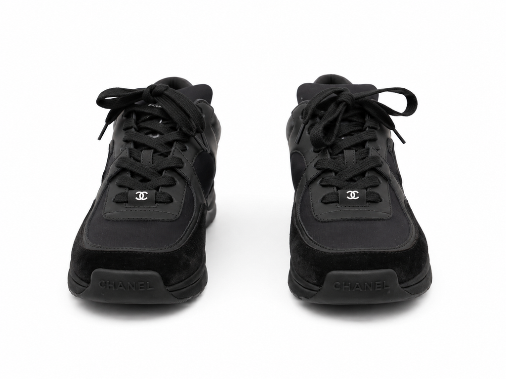 Baskets Chanel Runner en cuir et daim noir