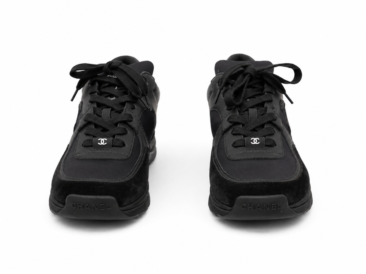 Baskets Chanel Runner en cuir et daim noir