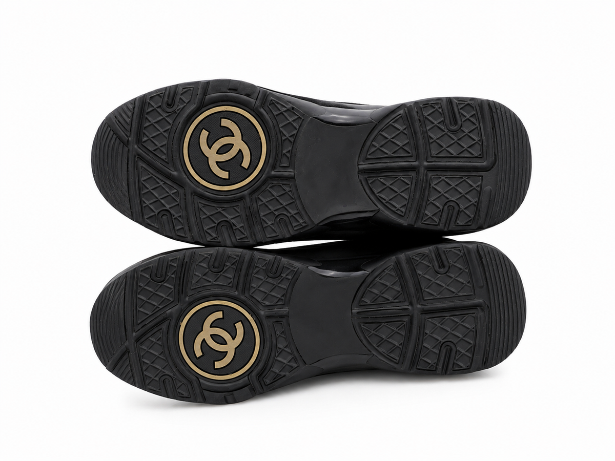 Baskets Chanel Runner en cuir et daim noir