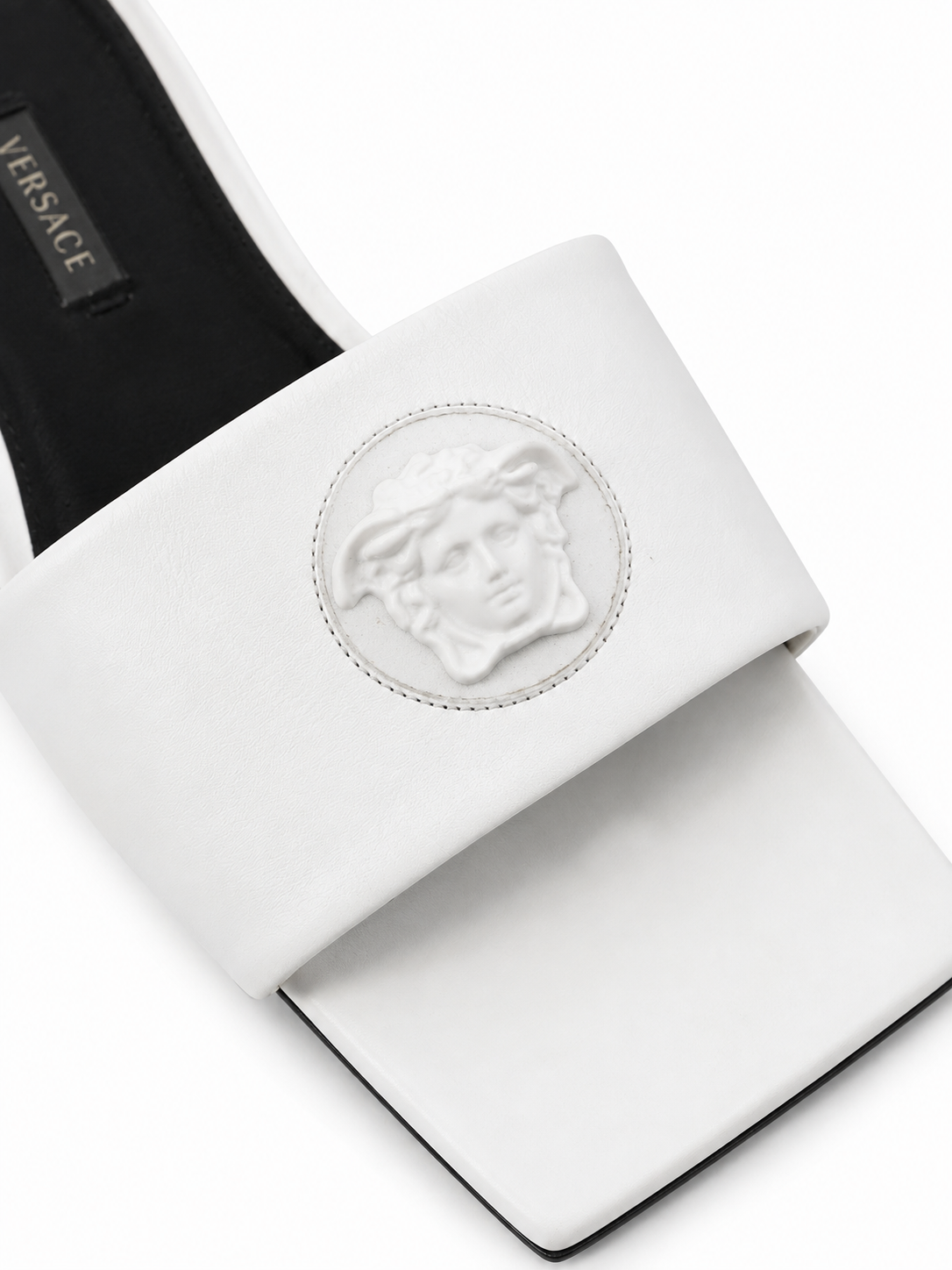 Versace - Sandales Medusa en cuir blanc
